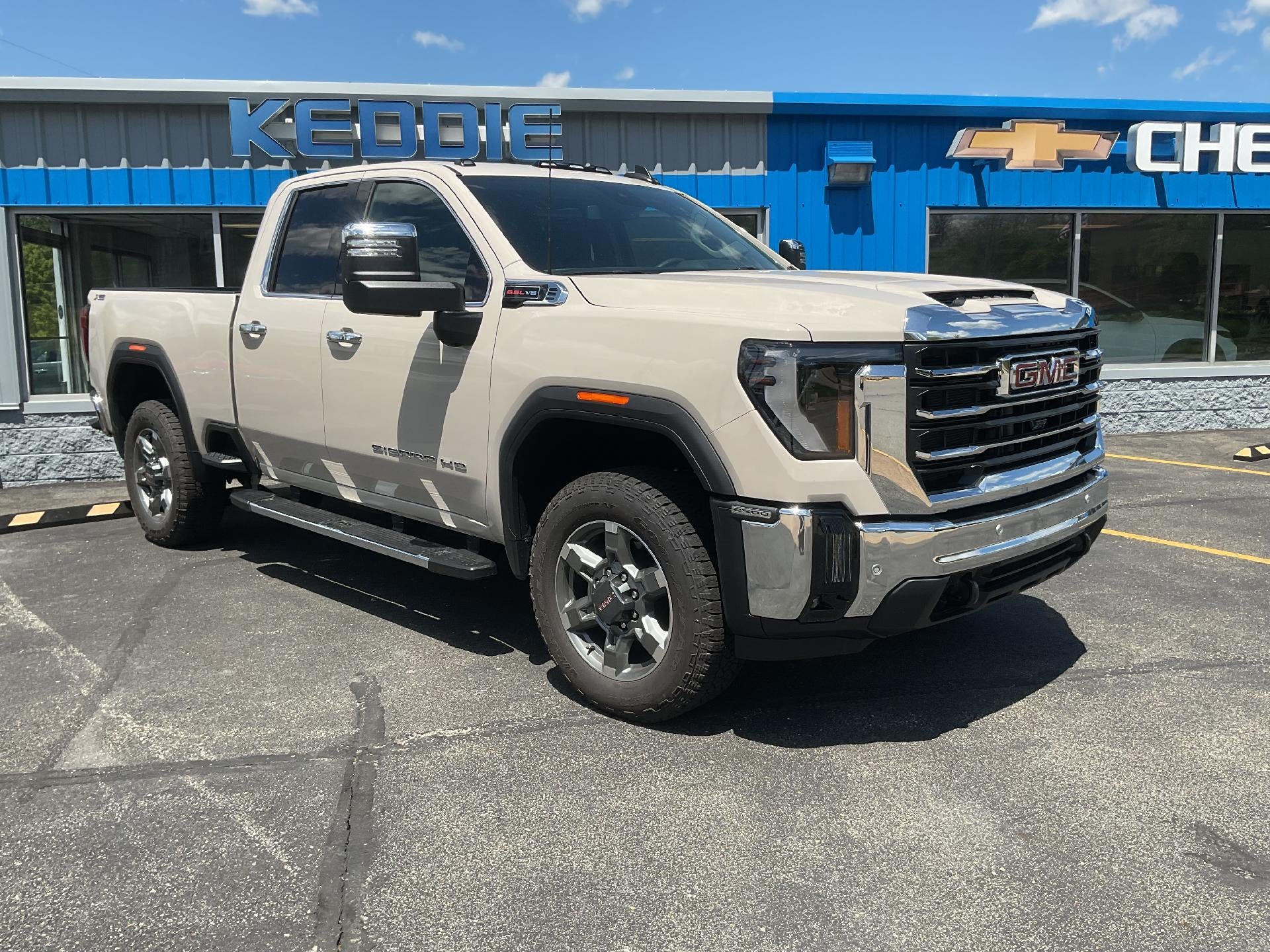 2026 GMC Sierra 4WD Double Cab Standard Box SLE's photo